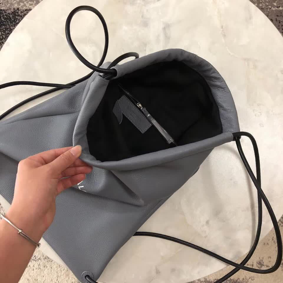 BALENCIAG巴黎世家 新品 抽繩背包  BL1557